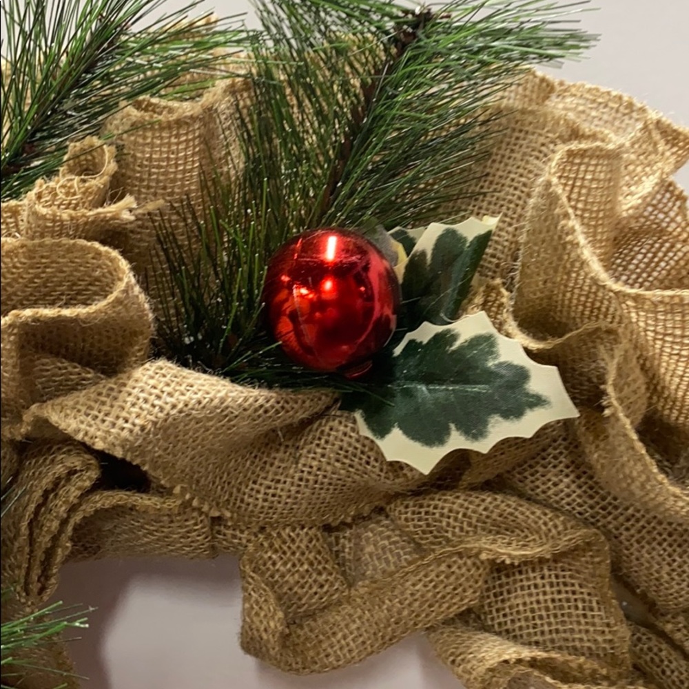 Rustic Burlap Wreath - Picture 4 of 5